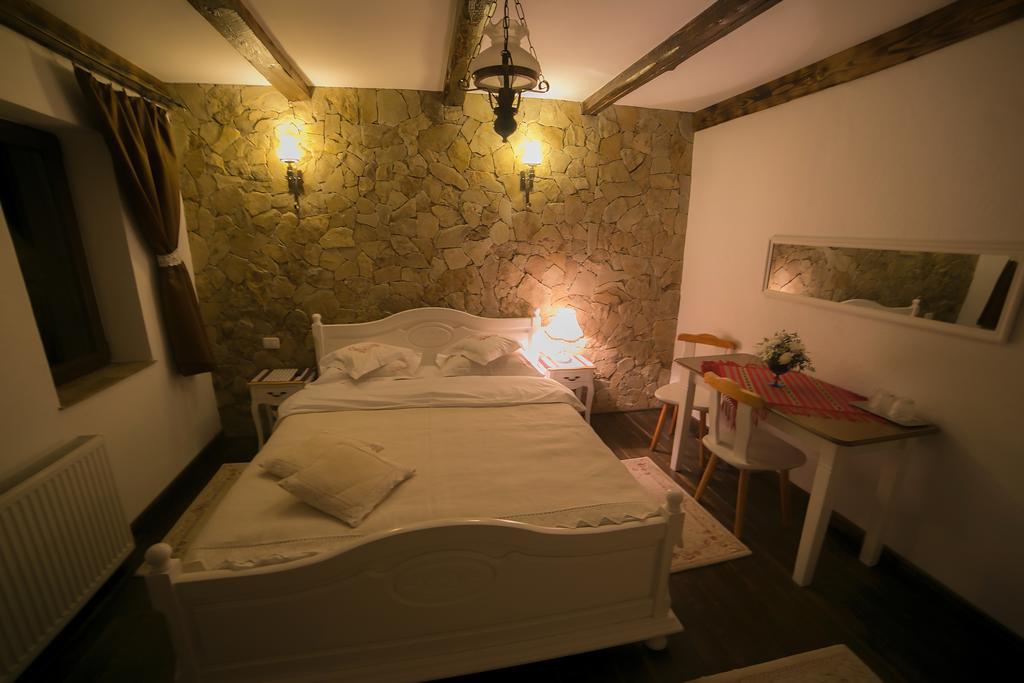 Casa Verde Voroneț Extérieur photo